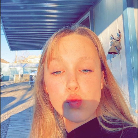 Meet your Posher, Macie - Picture 1 of 1